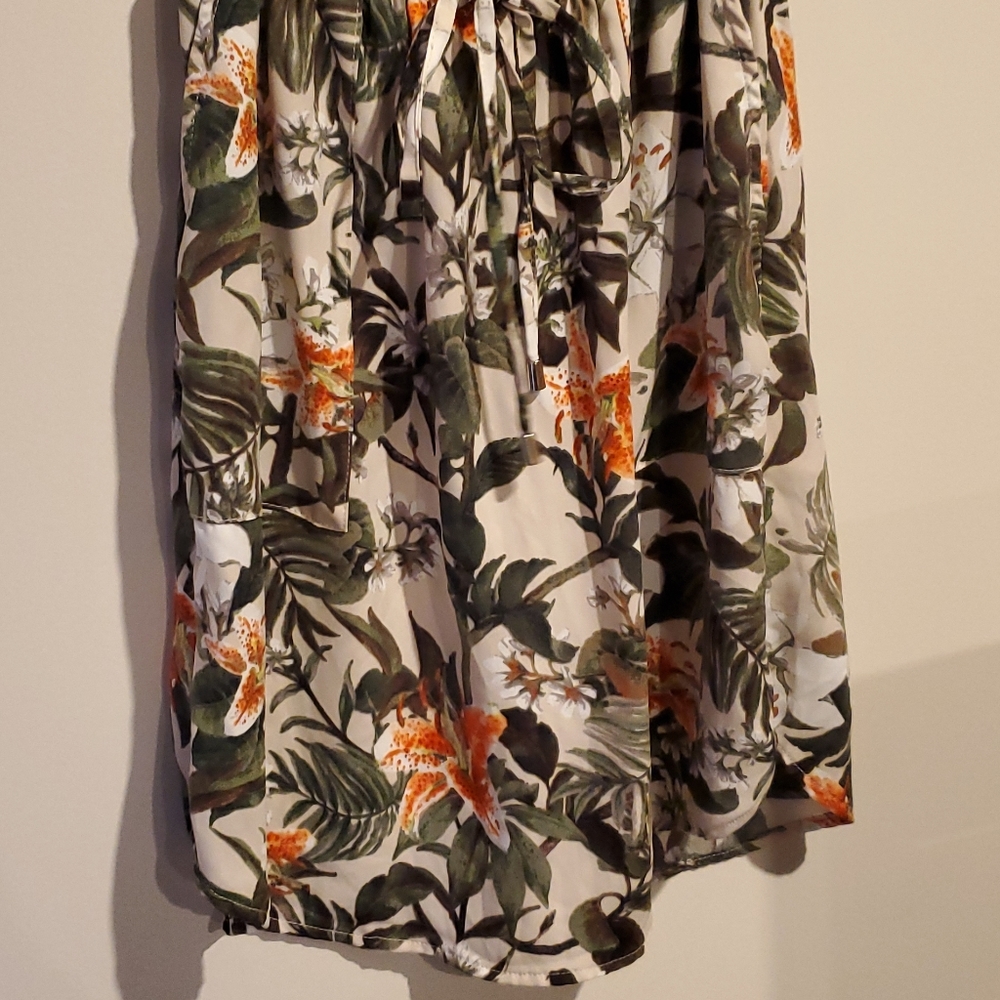 Short Tropical Patterned Casual Dress | Dynamite XS - Picture 3 of 10
